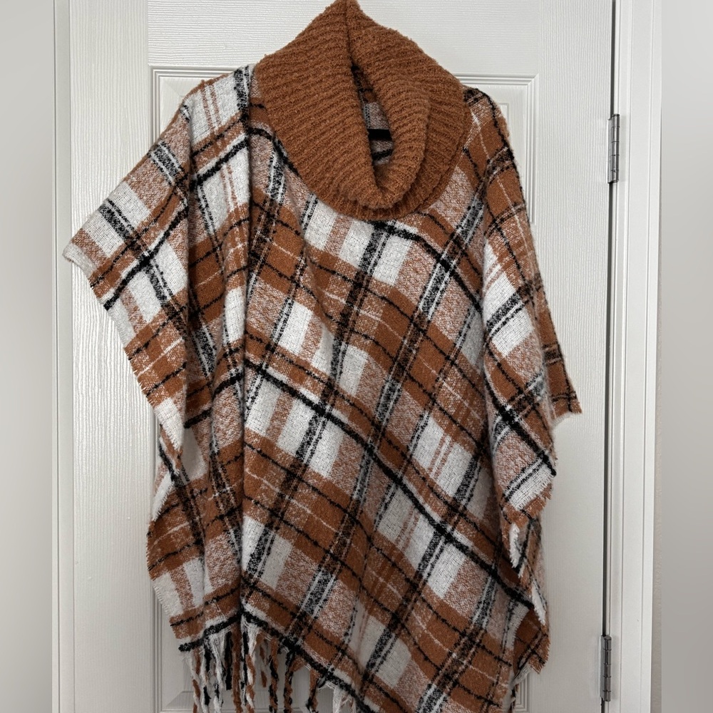Jessica Simpson poncho. Never used